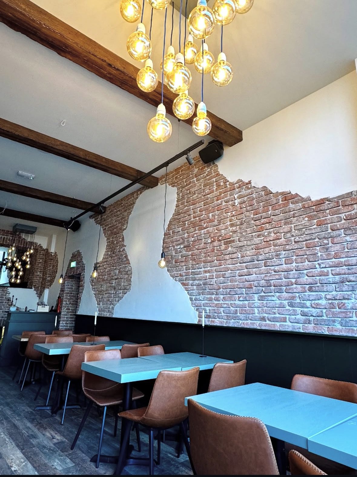 Sfeervol restaurantinterieur La Piazza Verde Delft